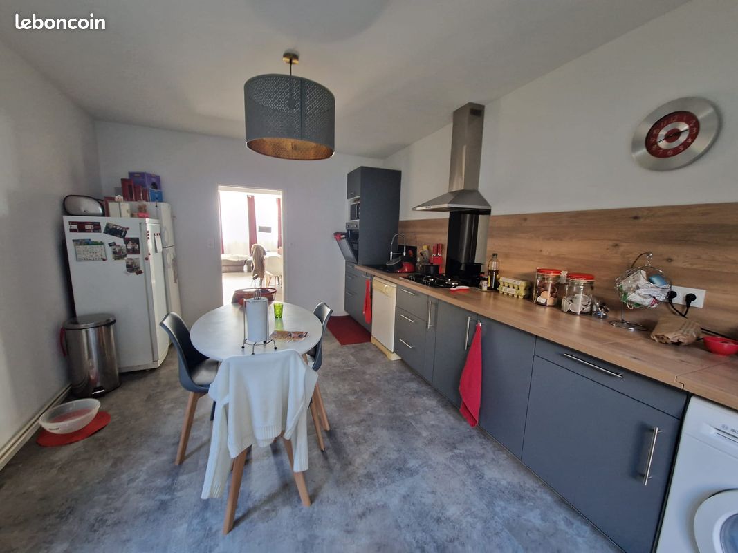 Limoges - Centre Appartement T4 / cour + garage - Limoges 87000 (image principale 0)