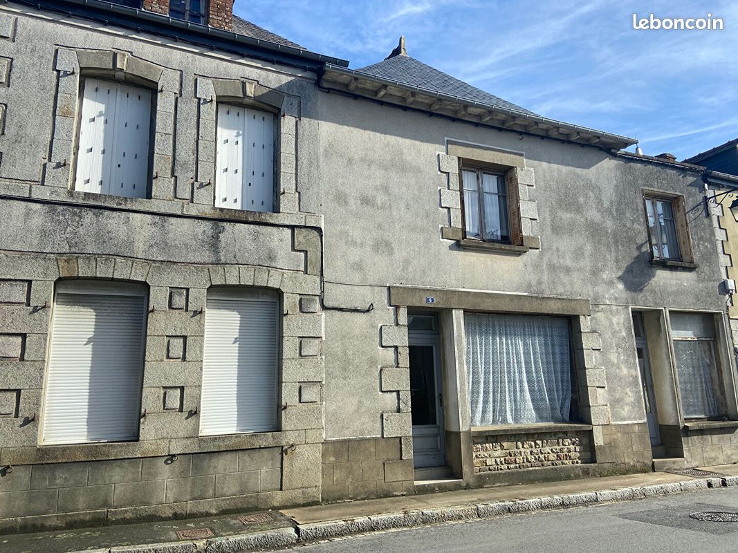 Maison 4 pièces 350 m² · à Livré-sur-Changeon · 350 m² · 79 000 €