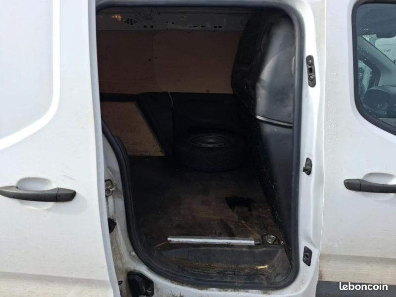 Citroen Berlingo Van M 650kg BlueHDi 100 Club BVM5 / 2 PLACES / 9575 HT (image 8)