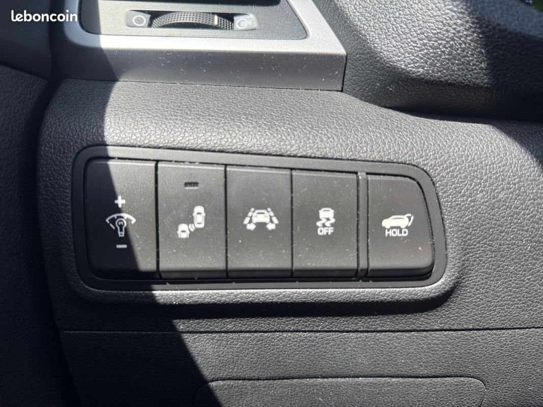HYUNDAI TUCSON 1.7 CRDi 141 2WD DCT-7 Executive - GARANTIE 12MOIS - TOIT OUVRANT - CAMERA DE RECUL - SIEGES VENTILE (image 19)