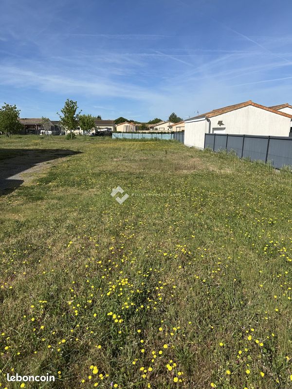 Terrain 800 m² · à Avanton · 800 m² · 60 000 €