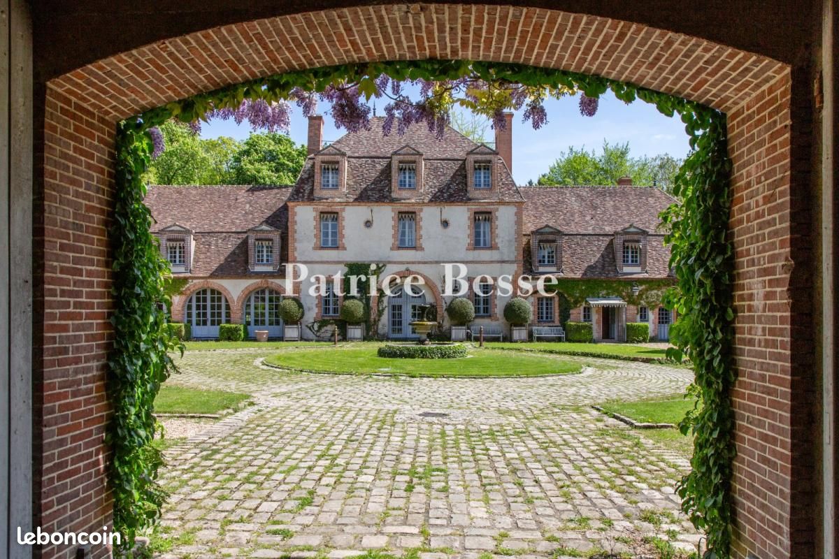Maison 17 pièces 813 m² · à Houdan · 813 m² · 2 850 000 €