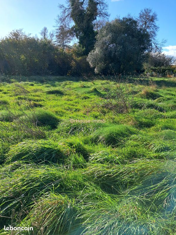 Terrain 812 m² · à Civrac-en-Médoc · 812 m² · 49 500 €