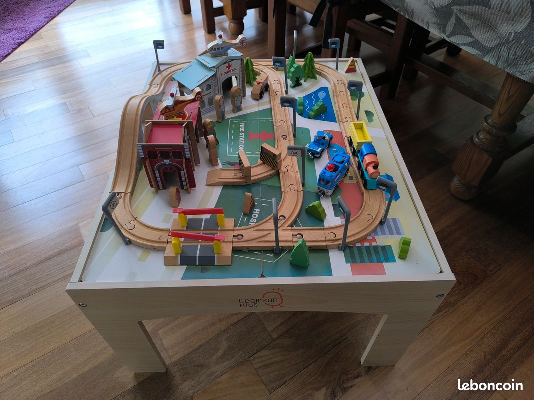 Table d'activités en bois enfant (image 2)