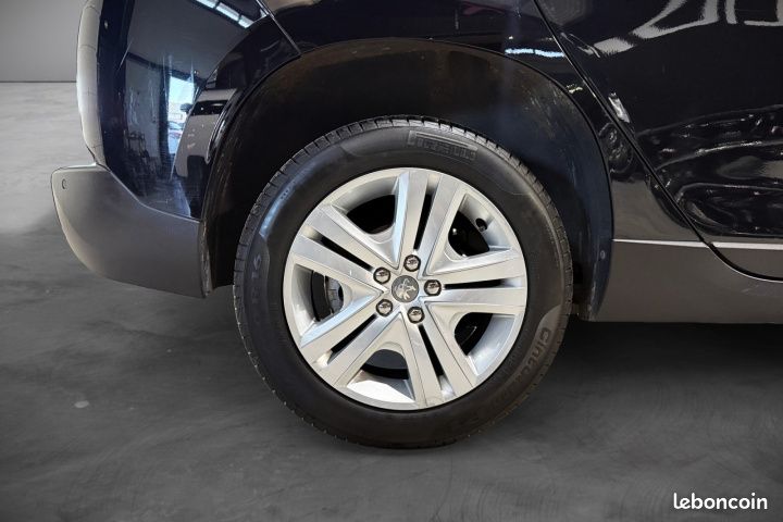 PEUGEOT 2008 1.2 82ch BVM5 Style Garantie 12 mois (image 17)