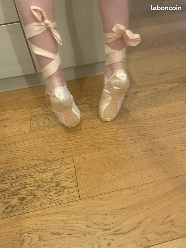 Chaussons de danse pointes sansha taille 5m (35) Chaussures