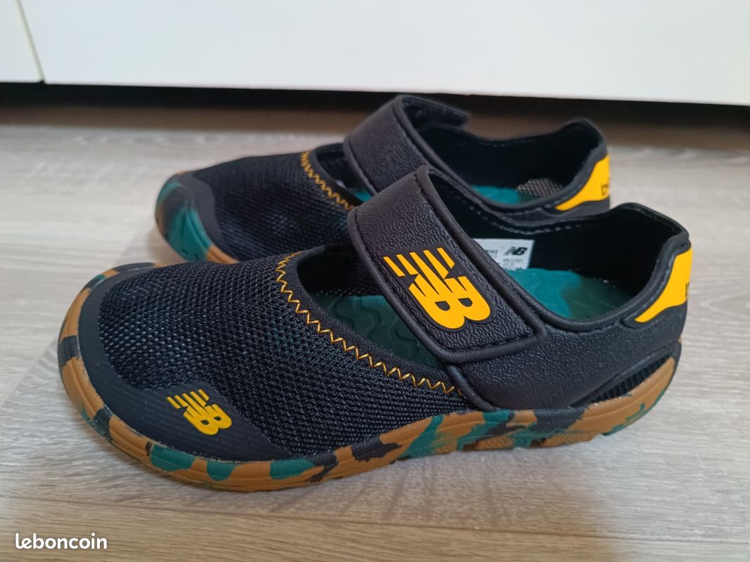 Sandale New Balance neuf taille 31 Chaussures