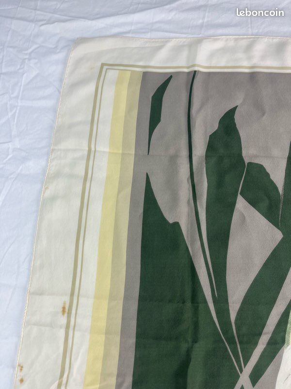 Carré Christian Dior vintage motif fleuri soie vert blanc (image 7)