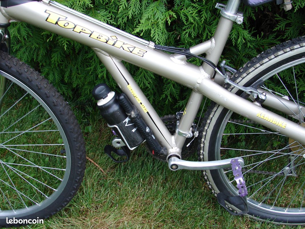 VELO VTT HOMME 26 POUCES 21 VITESSES CADRE ALU TRES LEGER (très