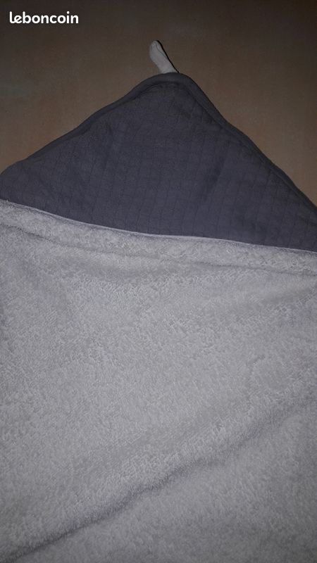 Cape de bain blanche Red Castle 1m x 1m (image 1)