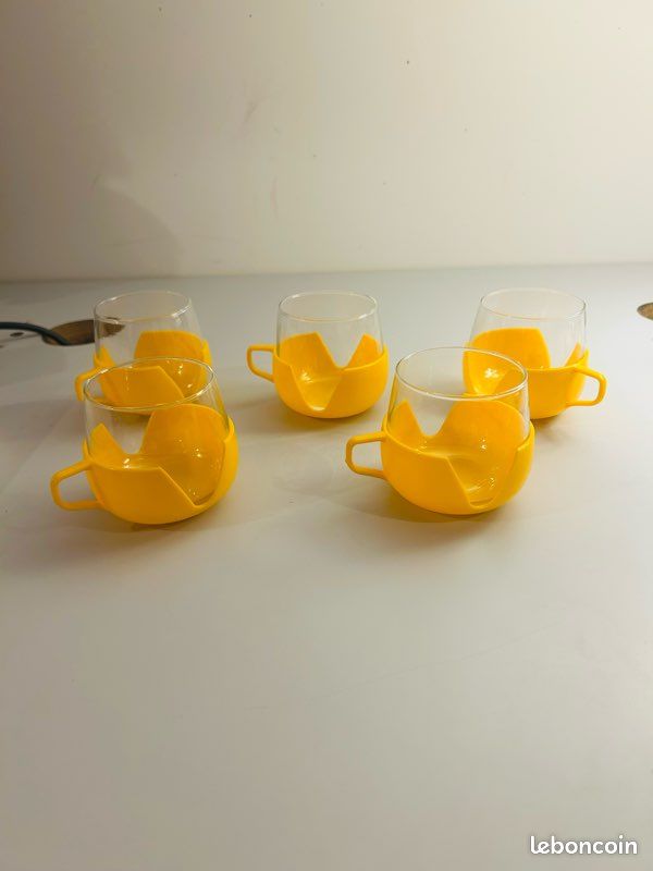 Set de cinq tasses en verre et plastique, années 70. | Selency