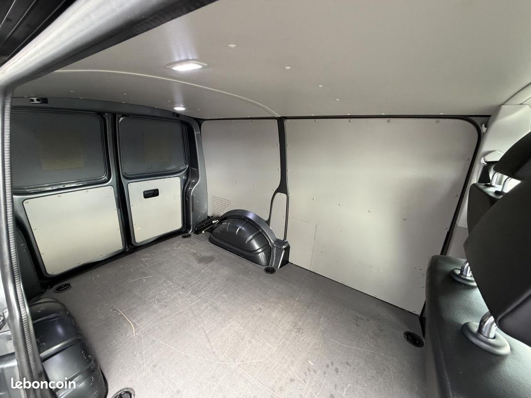 VOLKSWAGEN TRANSPORTER L1H1 2.8T 2.0 16V TDI - 102 T6 SG FOURGON TOLE Fourgon Tôlé L1H1 Business (image 8)