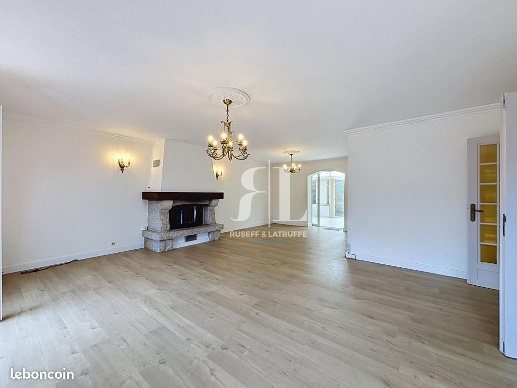 Maison 6 pièces 163 m² · à Larmor-Plage · 163 m² · 613 600 €