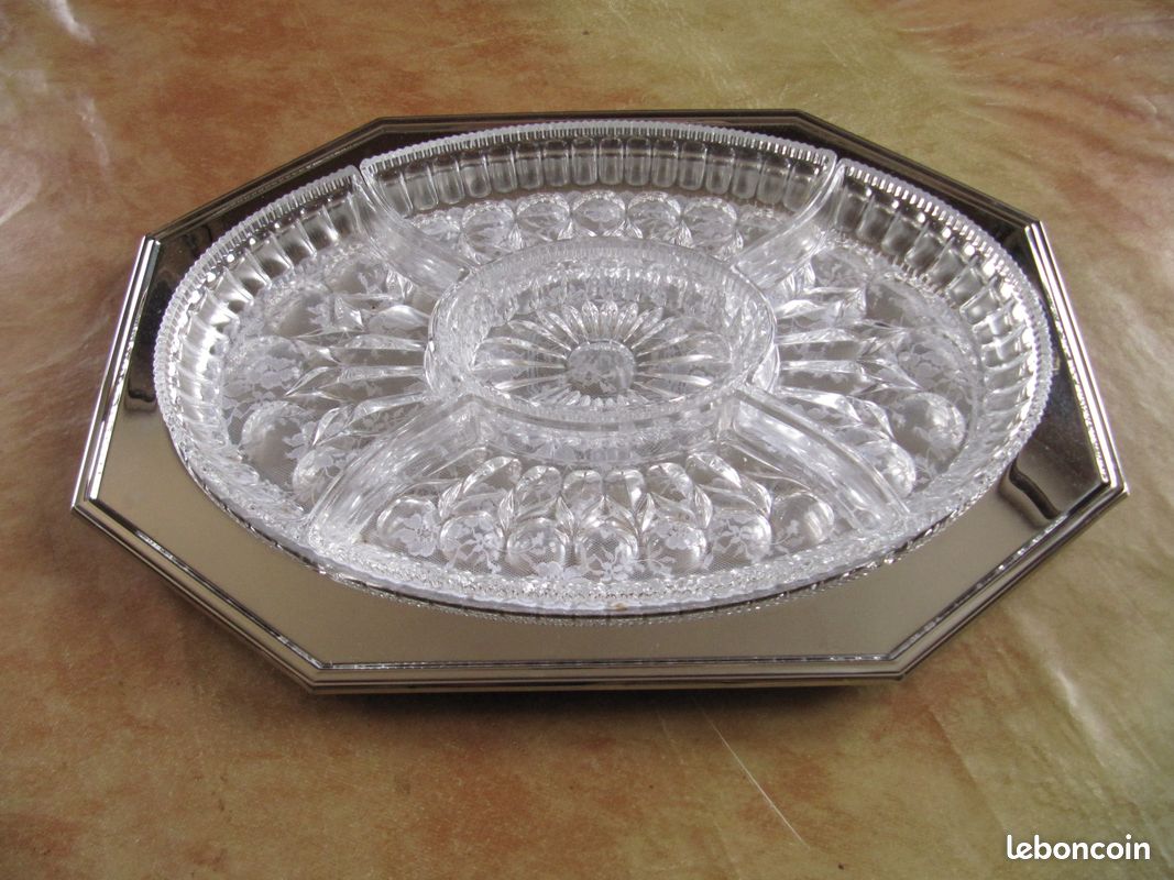 Plateau ovale vintage français de Jean Couzon élégant plat en acier inoxydable avec bordure perlée - France
