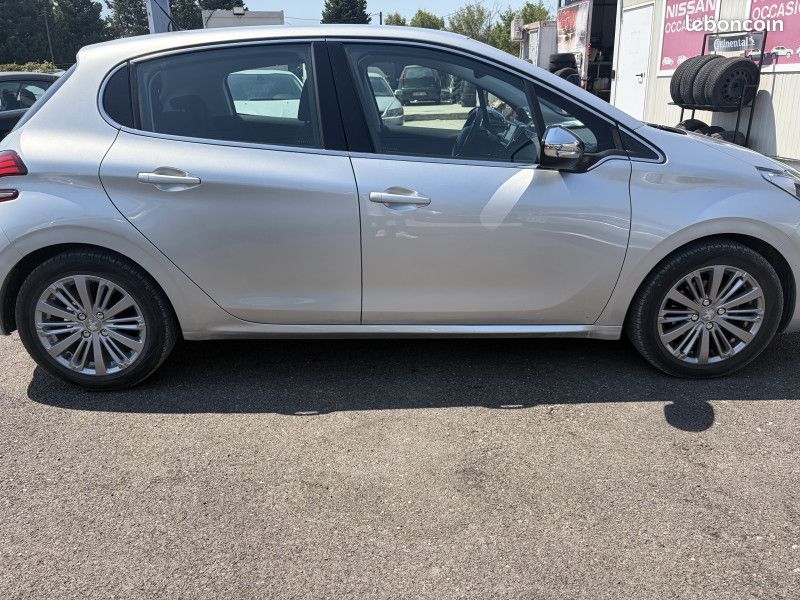 Peugeot 208 1.2 PURETECH 82CH ALLURE 3P (image 4)