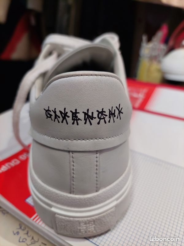 Givenchy Sneakers City sport en cuir à imprimé 4G effet tag (image 4)