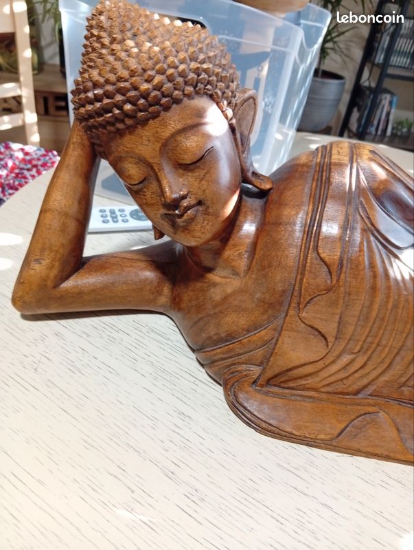 Grand bouddha en bois (image 1)