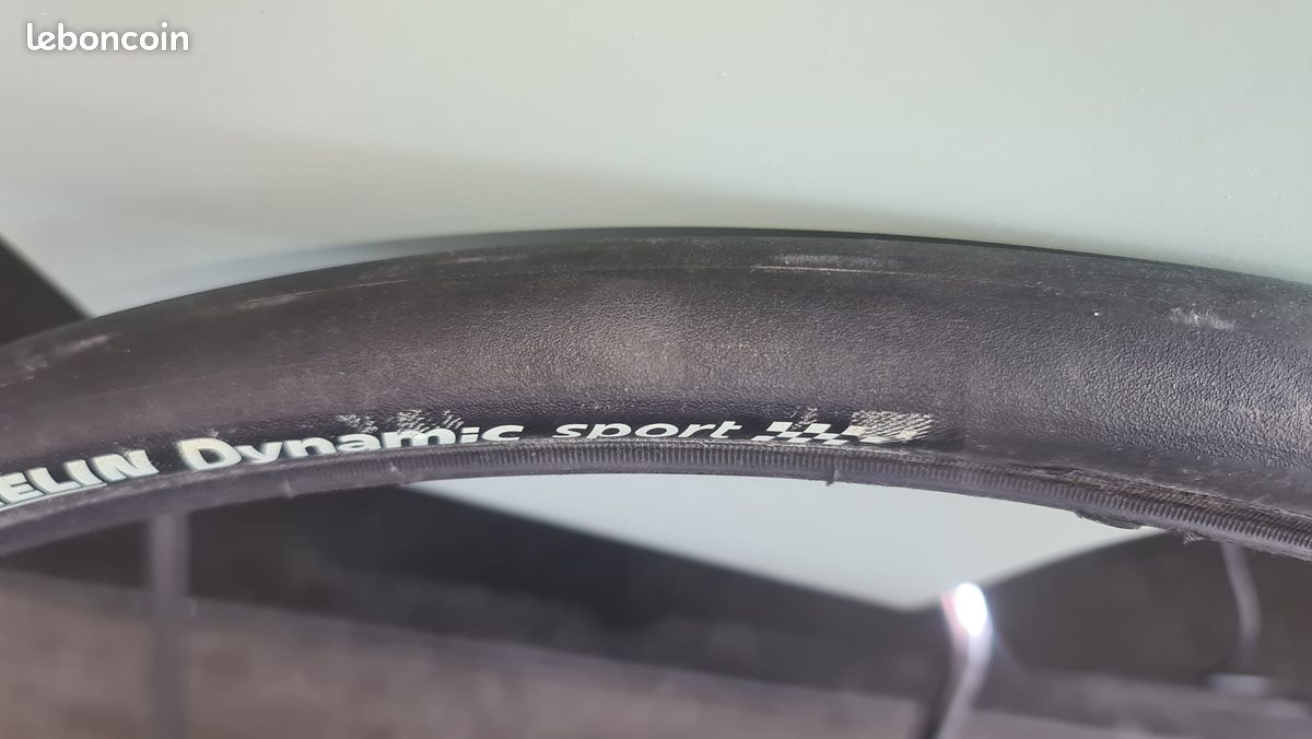 Pneu vélo route (image 3)