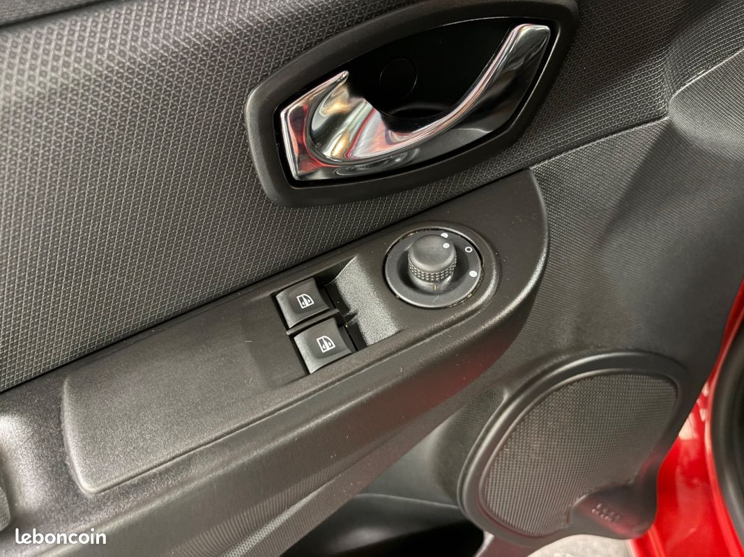 Renault CLIO IV Dynamique 1.2 73ch REGULATEUR - GPS - BLUETOOTH (image 41)