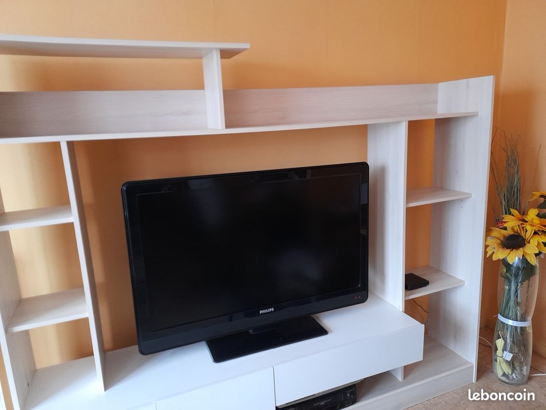 Meuble de télévision en bois (image 3)