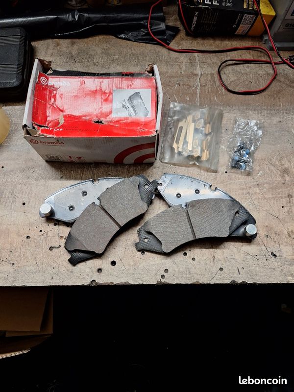 Plastique de frein AV Brembo P44022 land rover (image 2)