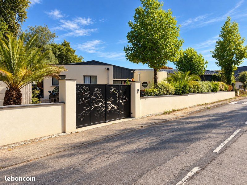 Maison 12 pièces 390 m² · à Sarzeau · 390 m² · 975 000 €