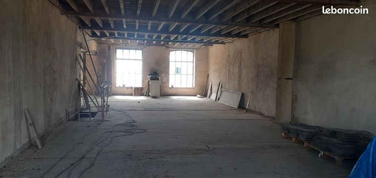 Loft 2 pièces 240 m²