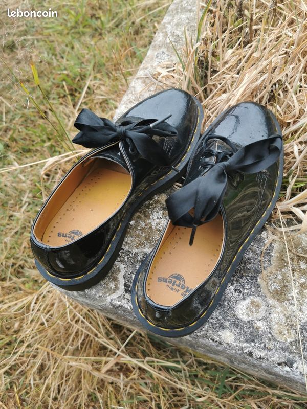 Doc Marten's basse noires vernies à lacets ruban Chaussures