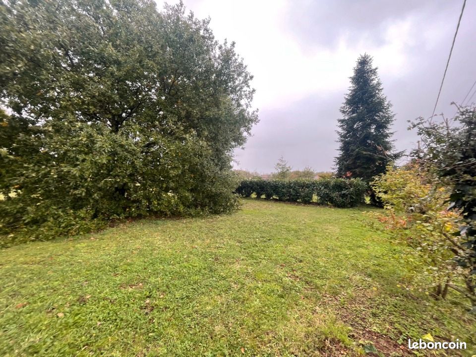 Terrain 1400 m² · à Gémozac · 49 500 €