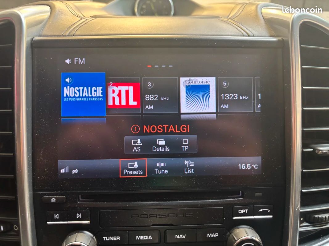 PORSCHE CAYENNE 3.0 V6 416 ch S Platinium Edition E-Hybrid Tiptronic / 1ere Main / PDLS+ / Toit Ouvrant / Camera (image 20)