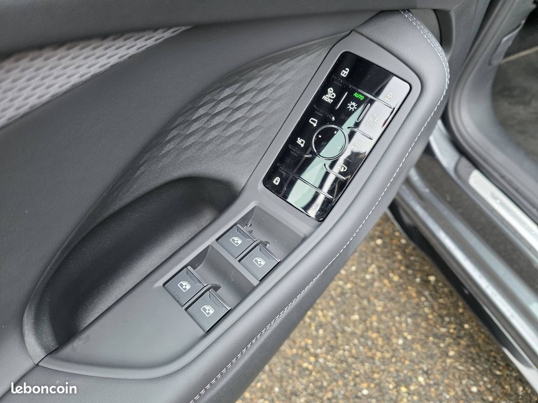 AUDI A5 Avant TDI Hybride 204 ch S tronic 7 S line (image 23)