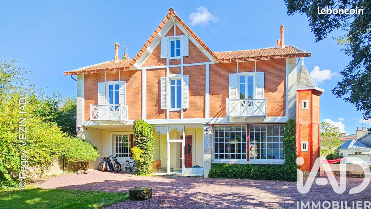 Maison 8 pièces 243 m² · à La Rochelle · 243 m² · 1 575 000 €