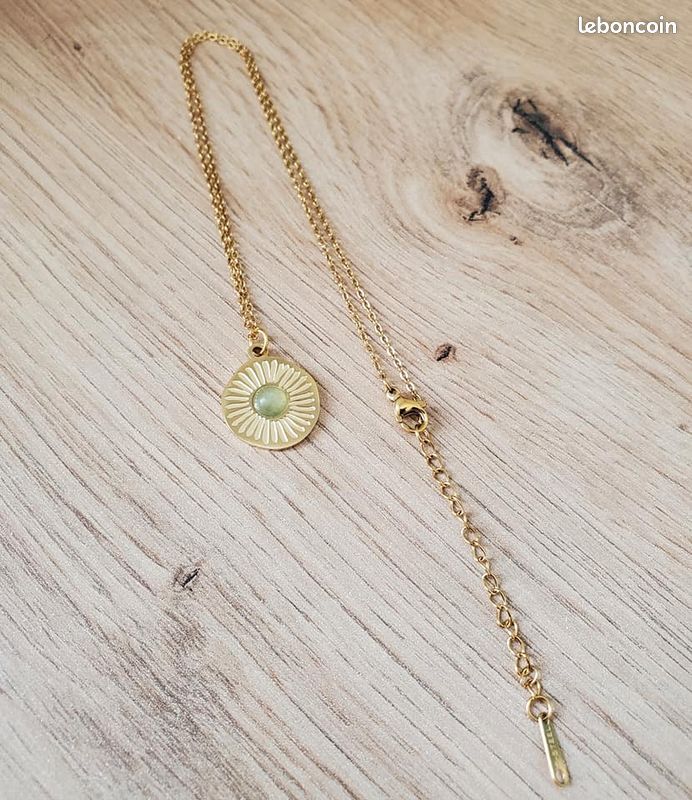 Collier acier inoxydable médaille or vert clair (image 5)