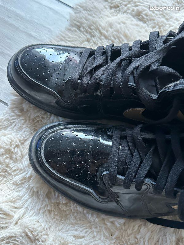 Jordan 1 Retro High Black Metallic Gold (2020) (image 12)