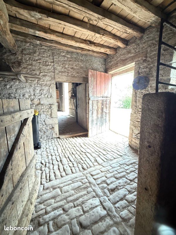 Maison 5 pièces 162 m² · à Montceau-Et-Écharnant · 162 m² · 350 000 €