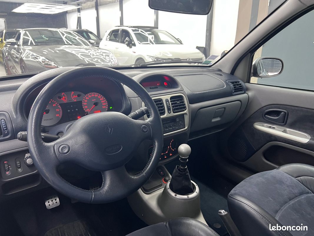 Renault Clio 3.0 V6 230ch/N°1609/Distribution Neuve/Clim (image 11)