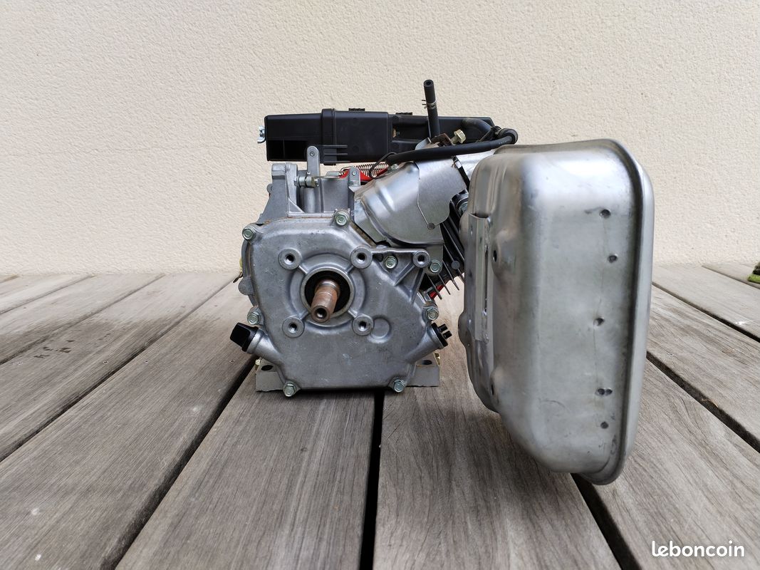 Moteur Suzuki V160 5.3 CV - Arbre cylindrique - À réviser (image 3)