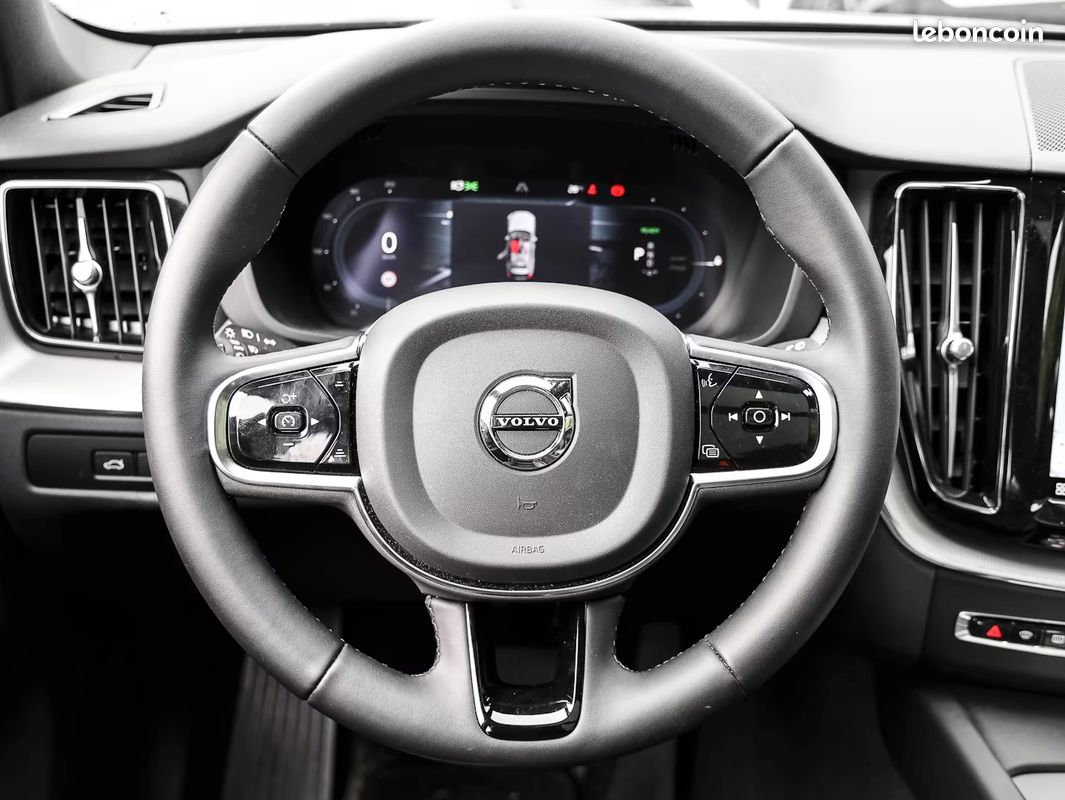 VOLVO XC60 T8 RECHARGE PLUS DARK AWD • 455 ch • HARMAN KARDON • CAMÉRA 360 • TOIT PANO • (image 10)
