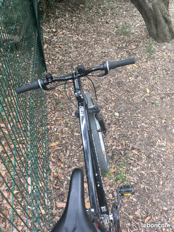 Vélo VTT rockrider ST50 (image 1)