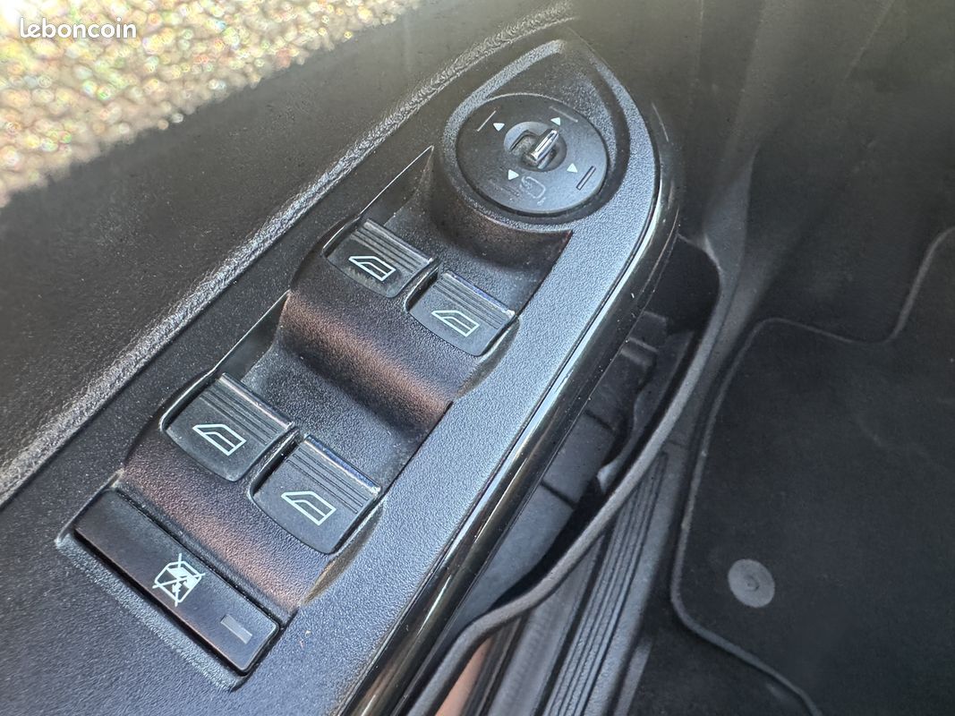 Ford B-MAX 1.5 TDCI 75CH FAP TITANIUM (image 18)