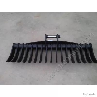 Godet Rateau 1200mm axes 35mm pour mini pelle 2.5T JCB 802 (image 1)