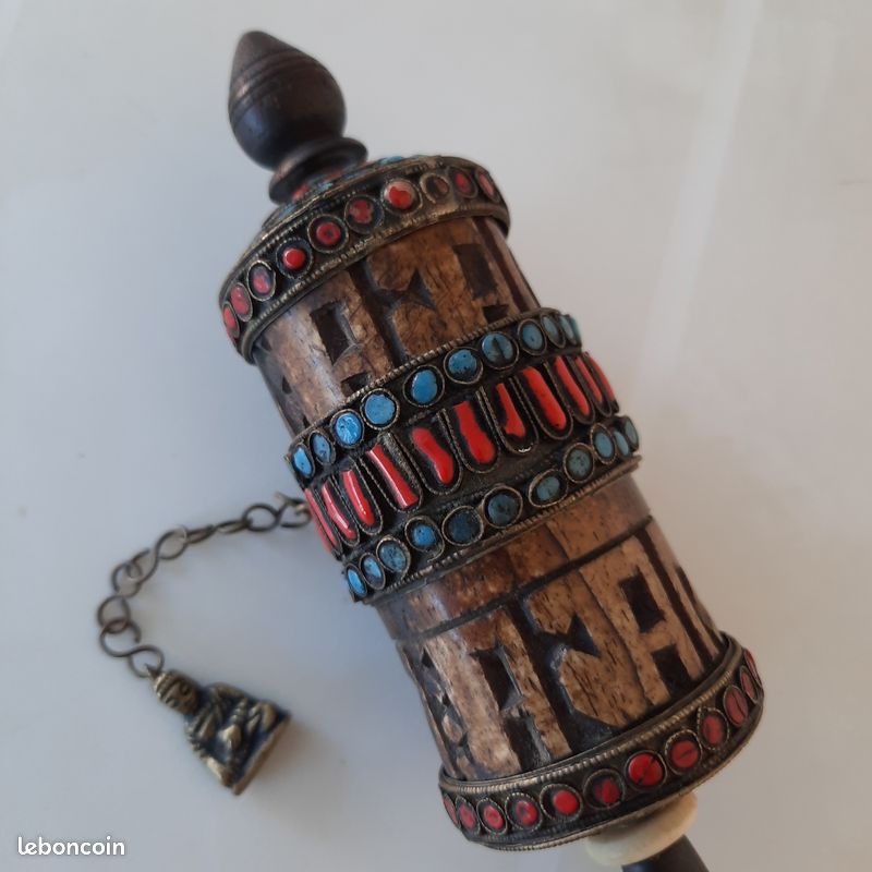 Moulin de prière bouddhiste utilisé par les Tibétains | Modèle rare