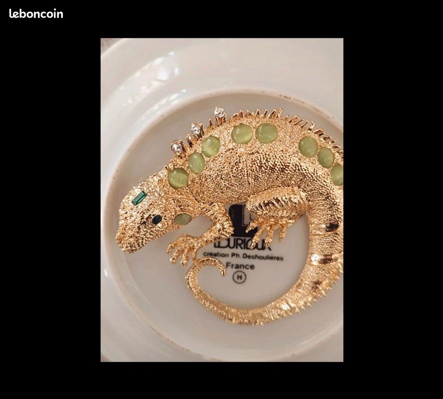 Grande Broche Vintage Camée Empire - Style "L'Aiglon" - Couleur Or - Bijou Fantaisie Ancien - Occasion "dans Son Jus"