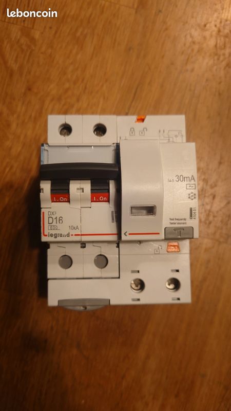Bloc différentiel avec disjoncteur D16 (image 1)