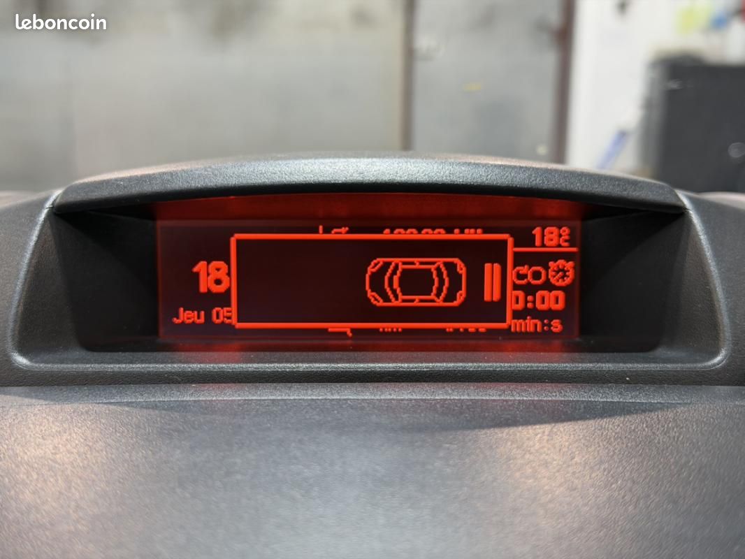 Peugeot Partner Tepee 1.6 BlueHDi 100ch BVM5 Style +ATTELAGE (image 17)