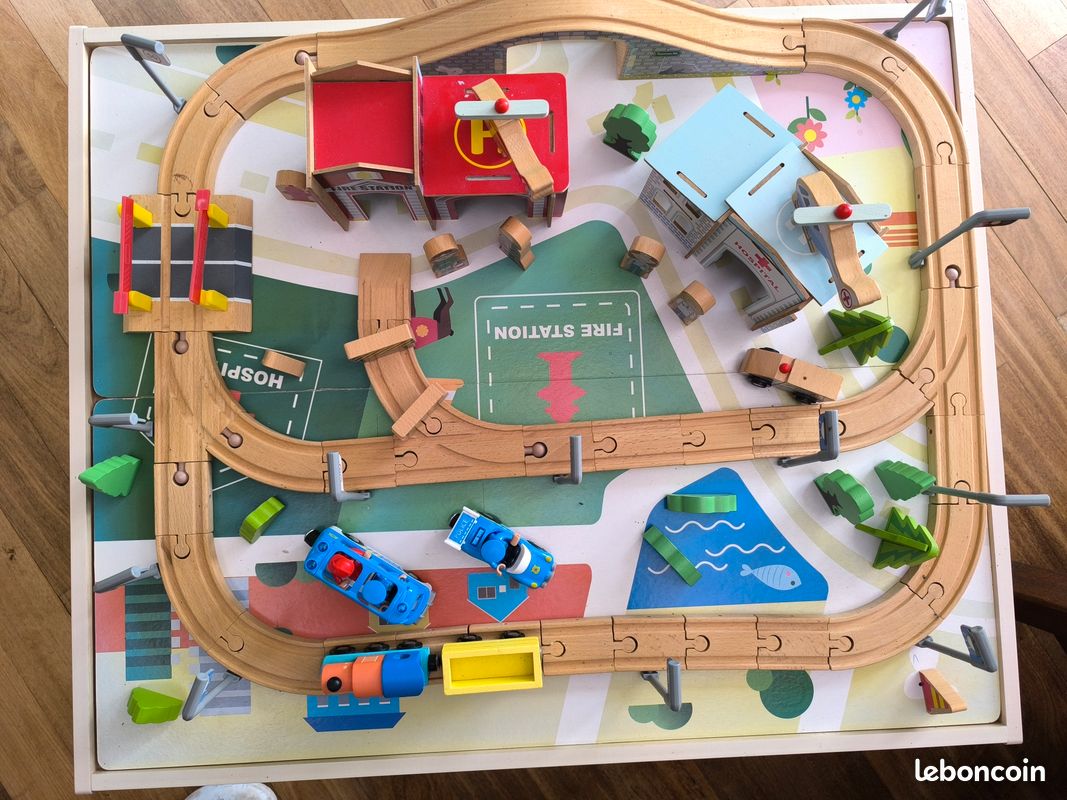 Table d'activités en bois enfant (image 3)