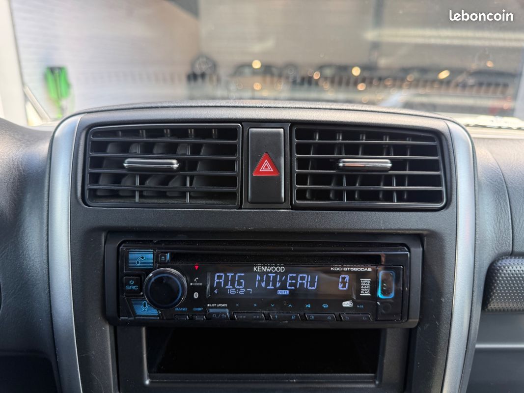 SUZUKI JIMNY JX Ranger Edition 1.3i VVT 86ch SUIVI COMPLET SUZUKI + Attelage + Galerie (image 9)