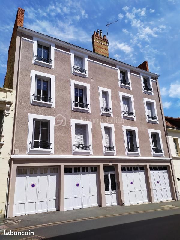 Immeuble 18 pièces 465 m² · à Vichy · 465 m² · 745 000 €