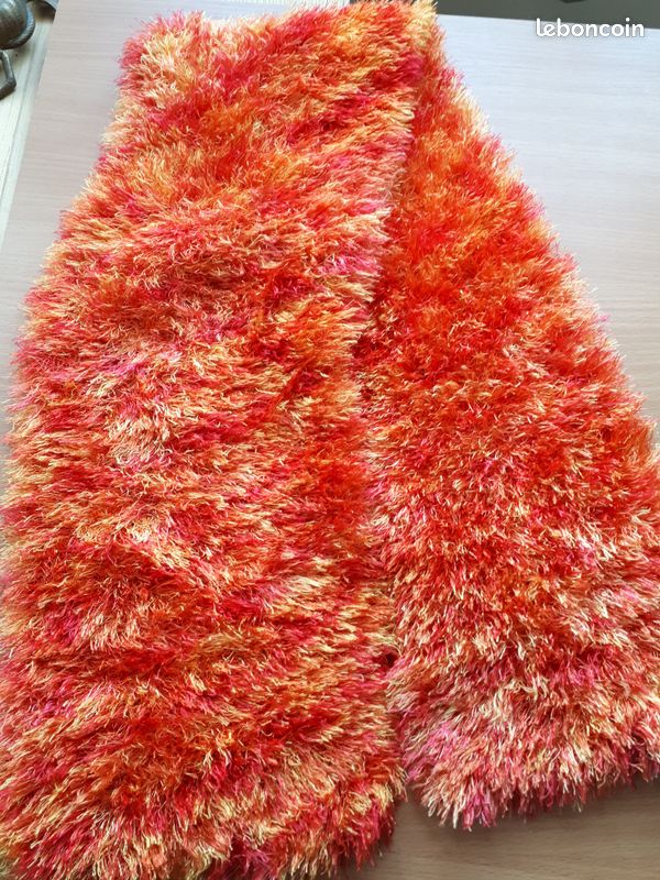 Echarpe tricoté main rouge/orange (image 1)