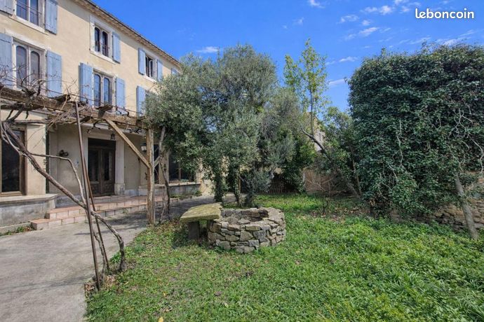 Maison 9 pièces 375 m²